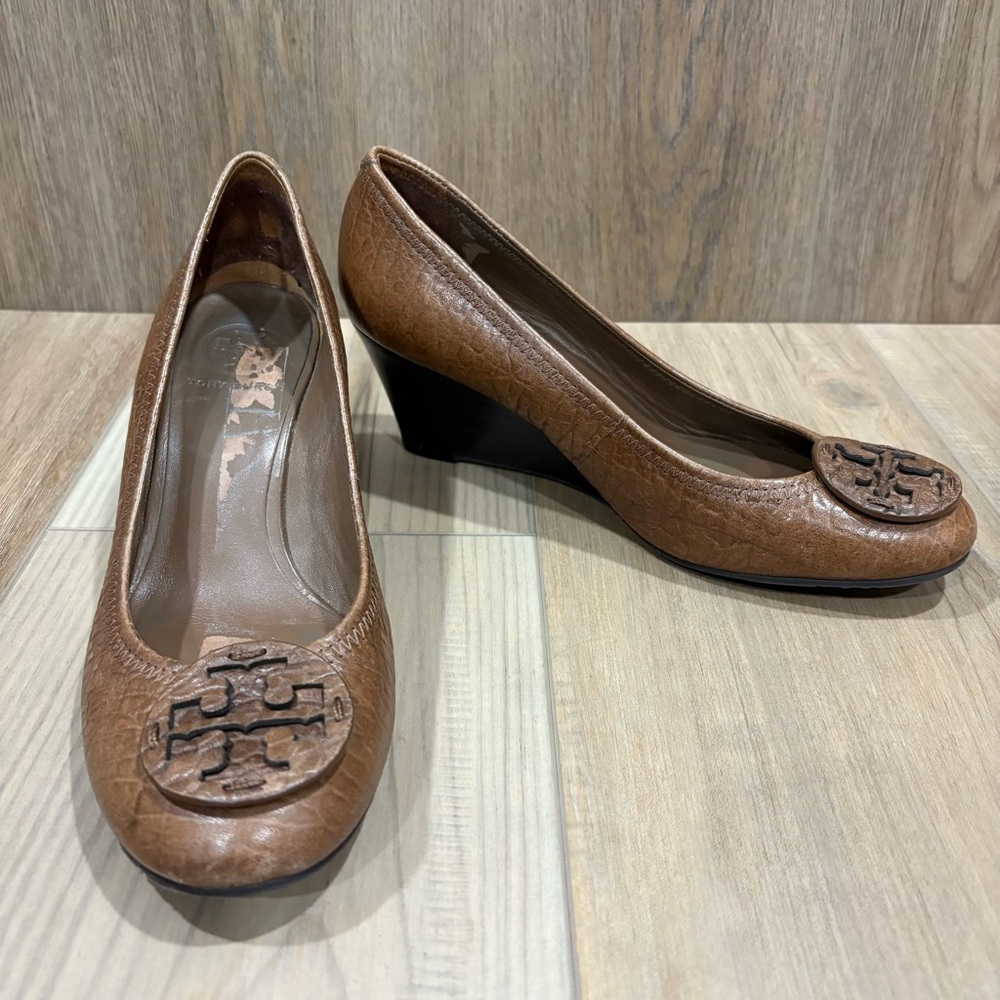 Tory Burch Brown Textured Tumbled Leather Sally Wedge Pumps size 8